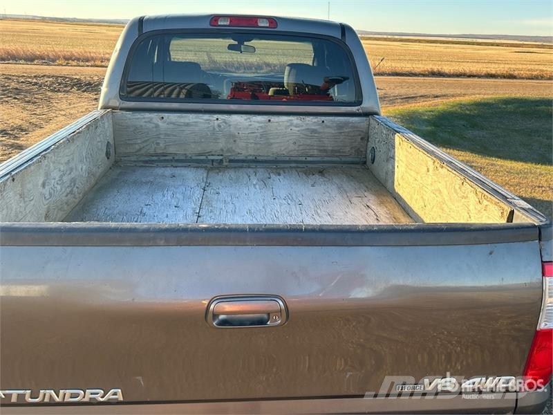 Toyota Tundra 4x4 Crew Cab Pickup Furgoni altro