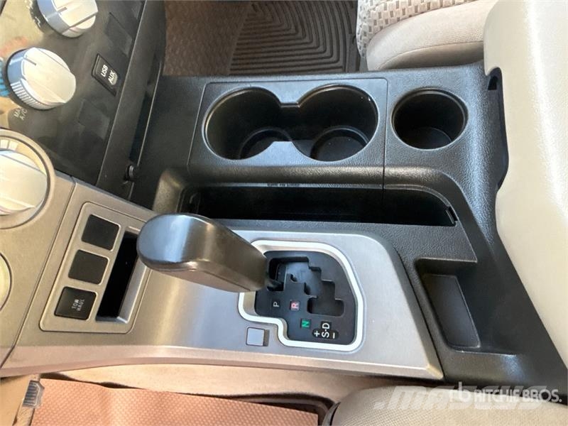 Toyota Tundra 4x4 Crew Cab Pickup Muu