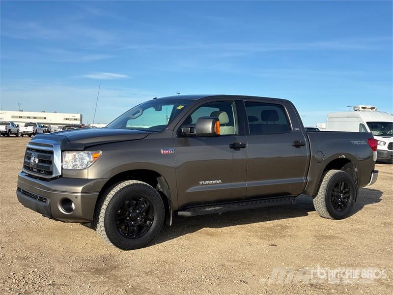 Toyota Tundra 4x4 Crew Cab Pickup Muu