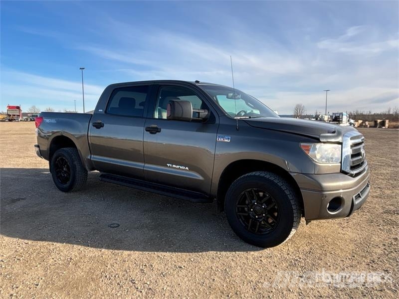Toyota Tundra 4x4 Crew Cab Pickup Muu