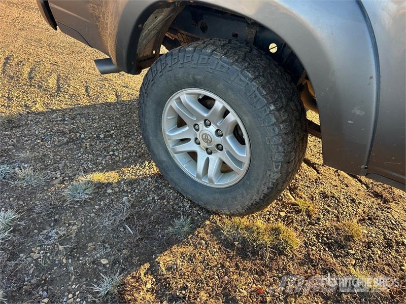 Toyota Tundra 4x4 Crew Cab Pickup Furgoni altro