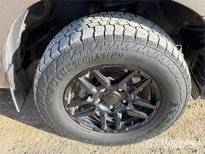 Toyota Tundra 4x4 Crew Cab Pickup Muu