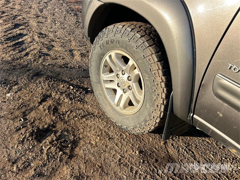 Toyota Tundra 4x4 Crew Cab Pickup Furgoni altro