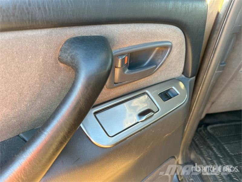 Toyota Tundra 4x4 Crew Cab Pickup Furgoni altro