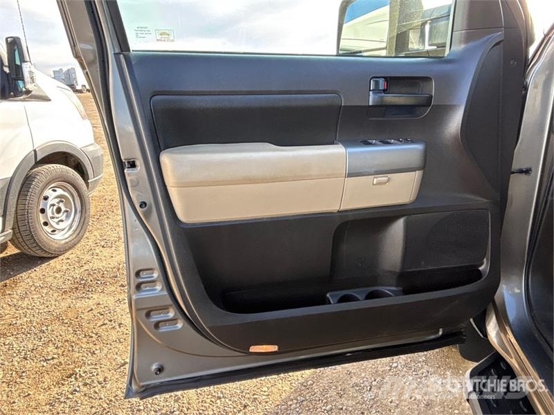 Toyota Tundra 4x4 Crew Cab Pickup Muu