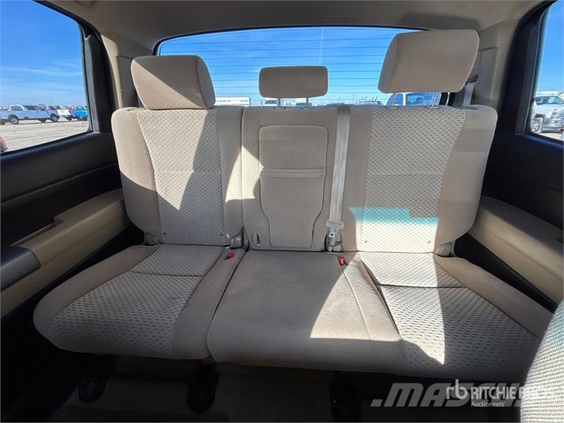 Toyota Tundra 4x4 Crew Cab Pickup Muu