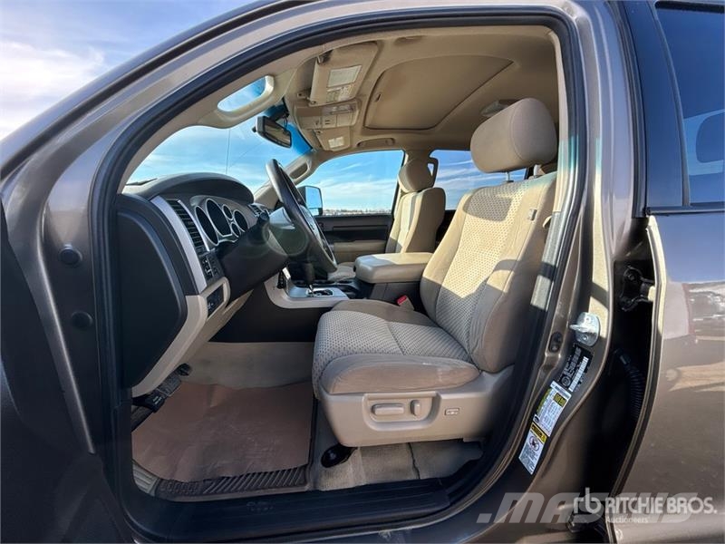 Toyota Tundra 4x4 Crew Cab Pickup Muu