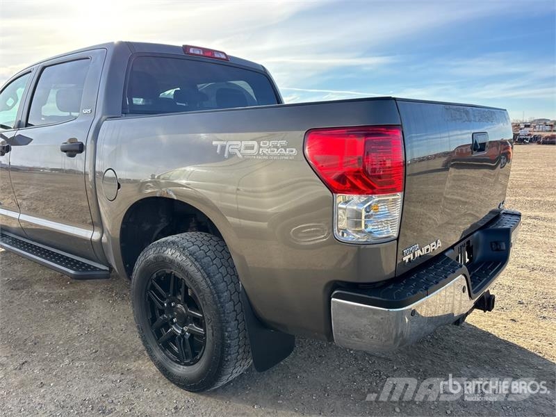 Toyota Tundra 4x4 Crew Cab Pickup Muu