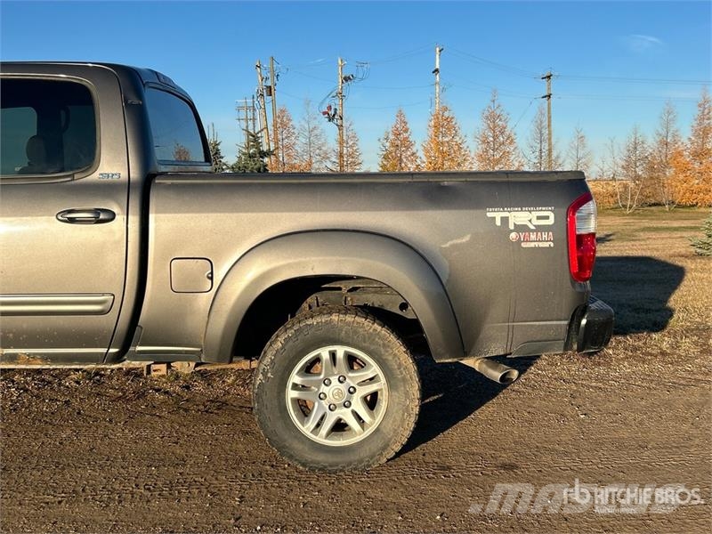 Toyota Tundra 4x4 Crew Cab Pickup Furgoni altro