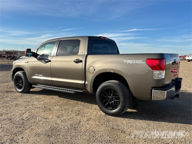 Toyota Tundra 4x4 Crew Cab Pickup Muu