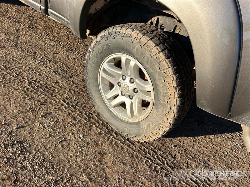 Toyota Tundra 4x4 Crew Cab Pickup Furgoni altro