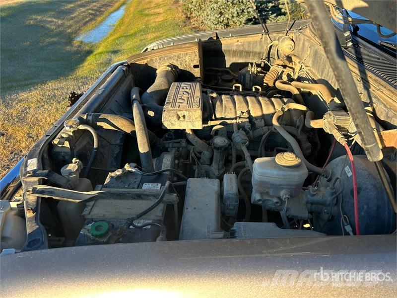 Toyota Tundra 4x4 Crew Cab Pickup Furgoni altro