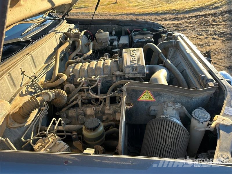 Toyota Tundra 4x4 Crew Cab Pickup Furgoni altro