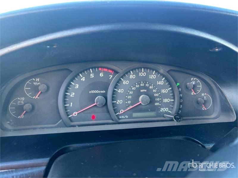 Toyota Tundra 4x4 Crew Cab Pickup Furgoni altro