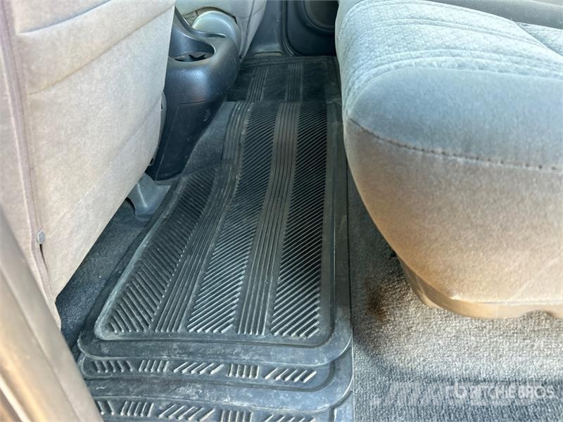 Toyota Tundra 4x4 Crew Cab Pickup Furgoni altro