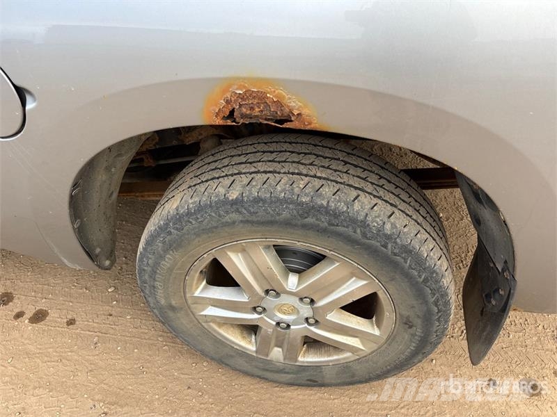 Toyota Tundra Limited 4x4 Extended Cab Pickup Інше