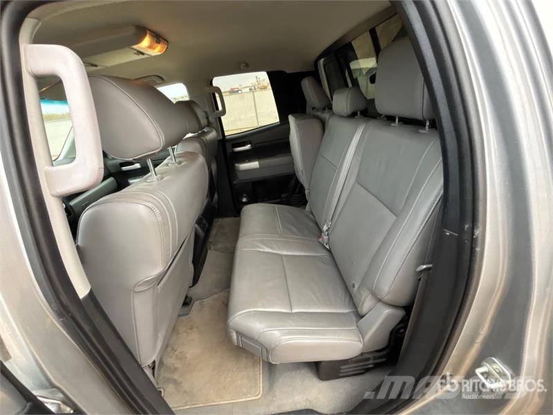 Toyota Tundra Limited 4x4 Extended Cab Pickup Інше