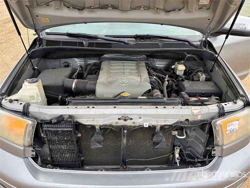 Toyota Tundra Limited 4x4 Extended Cab Pickup Інше