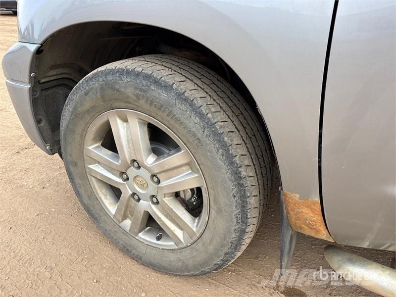 Toyota Tundra Limited 4x4 Extended Cab Pickup Інше