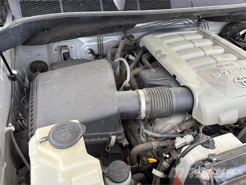 Toyota Tundra Limited 4x4 Extended Cab Pickup Інше