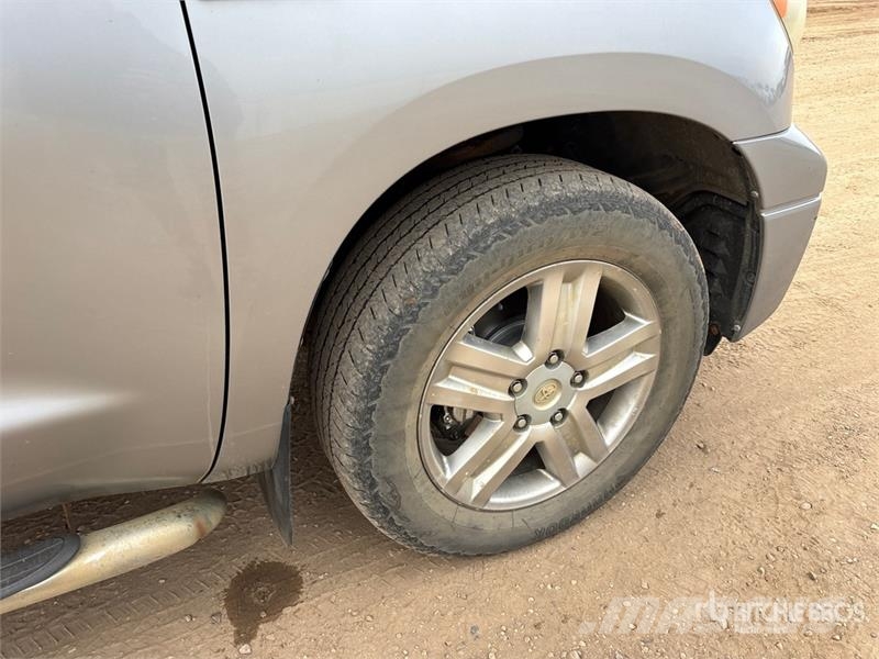Toyota Tundra Limited 4x4 Extended Cab Pickup Інше