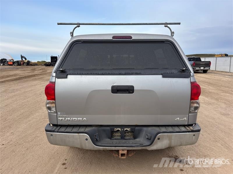 Toyota Tundra Limited 4x4 Extended Cab Pickup Інше