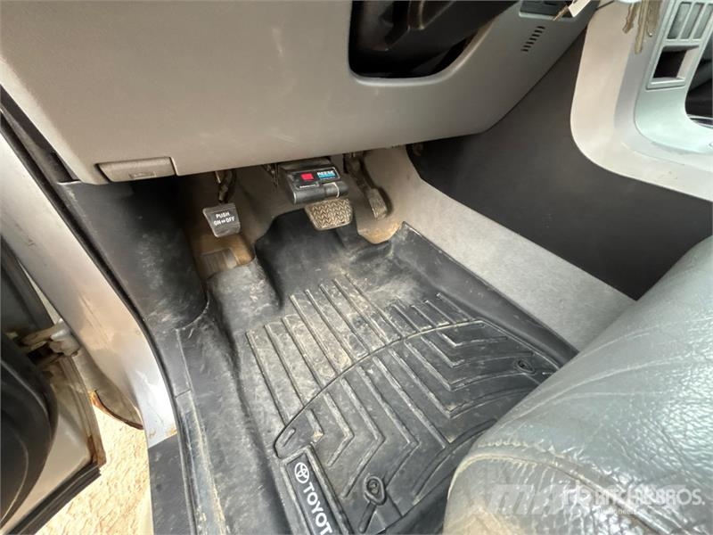 Toyota Tundra Limited 4x4 Extended Cab Pickup Інше