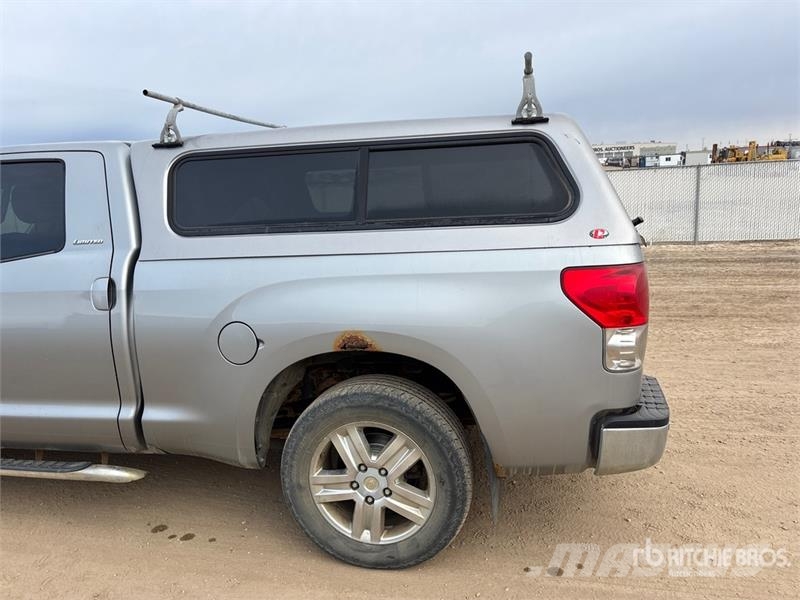 Toyota Tundra Limited 4x4 Extended Cab Pickup Інше