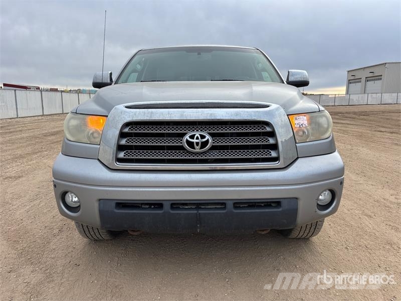 Toyota Tundra Limited 4x4 Extended Cab Pickup Інше