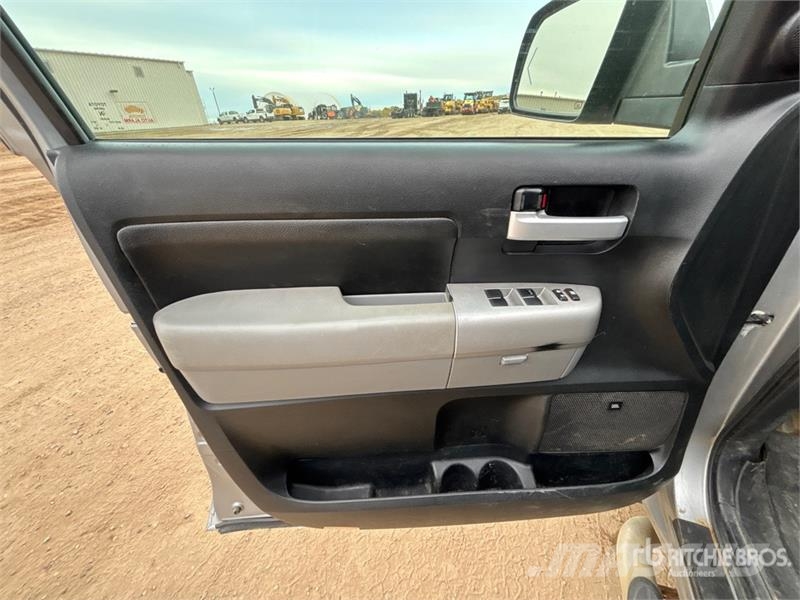 Toyota Tundra Limited 4x4 Extended Cab Pickup Інше