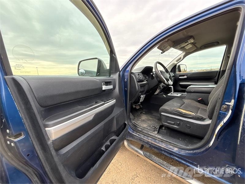 Toyota Tundra SR 4x4 Crew Cab Pickup Інше