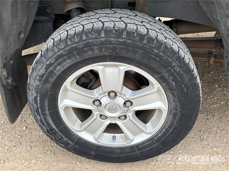 Toyota Tundra SR 4x4 Crew Cab Pickup Інше