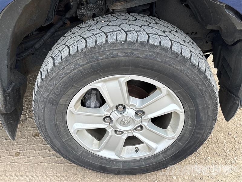 Toyota Tundra SR 4x4 Crew Cab Pickup Інше