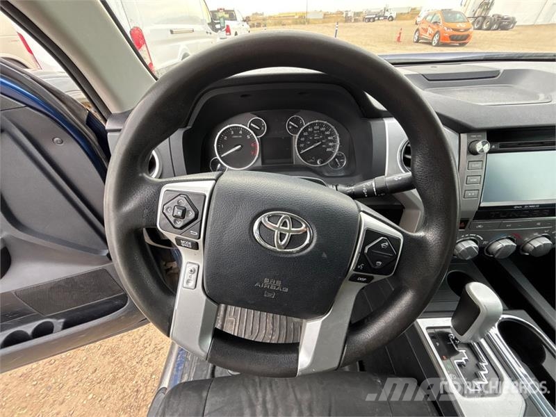 Toyota Tundra SR 4x4 Crew Cab Pickup Інше
