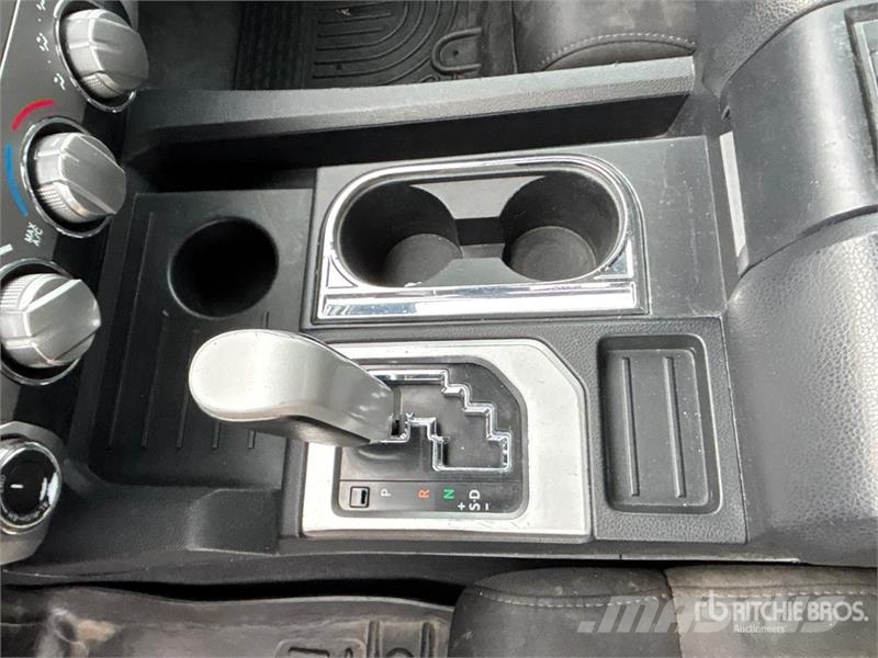 Toyota Tundra SR 4x4 Crew Cab Pickup Інше