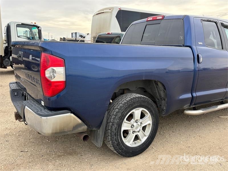 Toyota Tundra SR 4x4 Crew Cab Pickup Інше