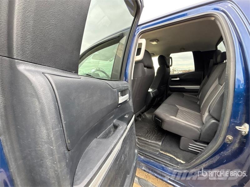 Toyota Tundra SR 4x4 Crew Cab Pickup Інше
