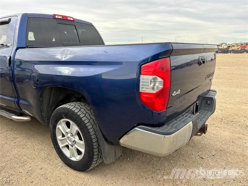 Toyota Tundra SR 4x4 Crew Cab Pickup Інше