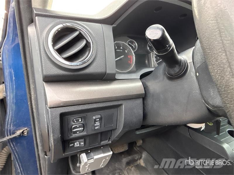 Toyota Tundra SR 4x4 Crew Cab Pickup Інше