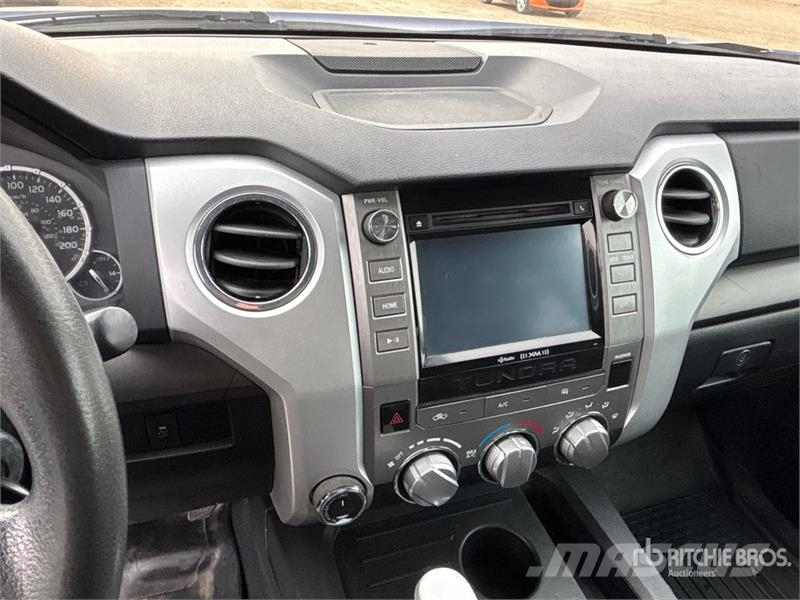 Toyota Tundra SR 4x4 Crew Cab Pickup Інше