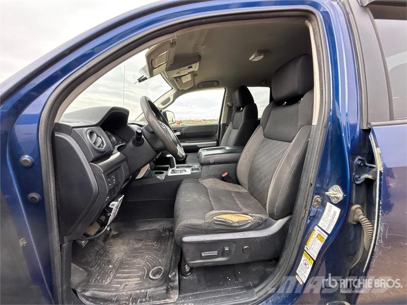 Toyota Tundra SR 4x4 Crew Cab Pickup Інше