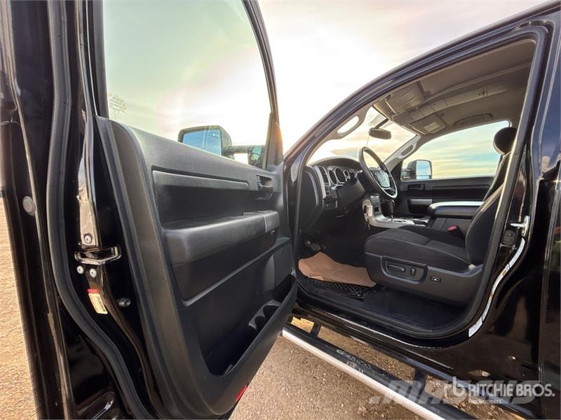 Toyota Tundra SR5 4x4 Crew Cab Pickup Ostalo