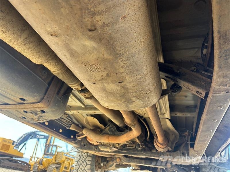 Toyota Tundra SR5 4x4 Crew Cab Pickup Kita