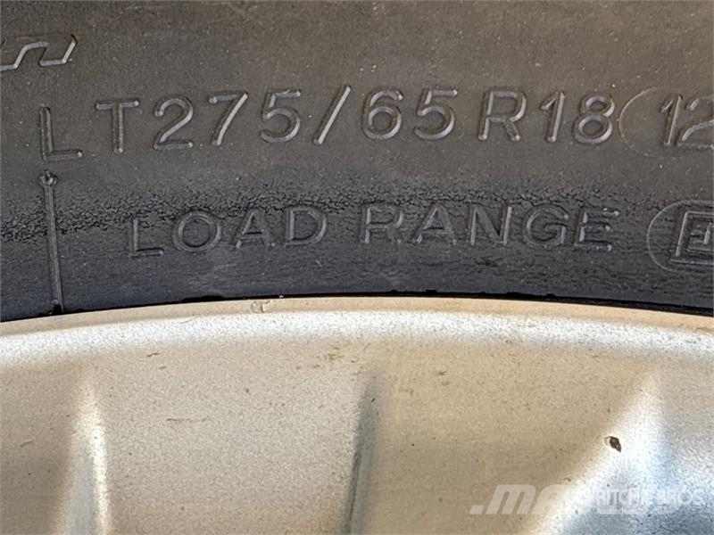 Toyota Tundra SR5 4x4 Crew Cab Pickup Ostalo