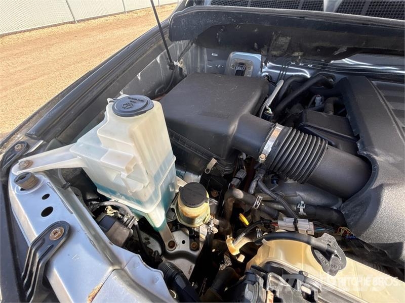 Toyota Tundra SR5 4x4 Crew Cab Pickup Kita