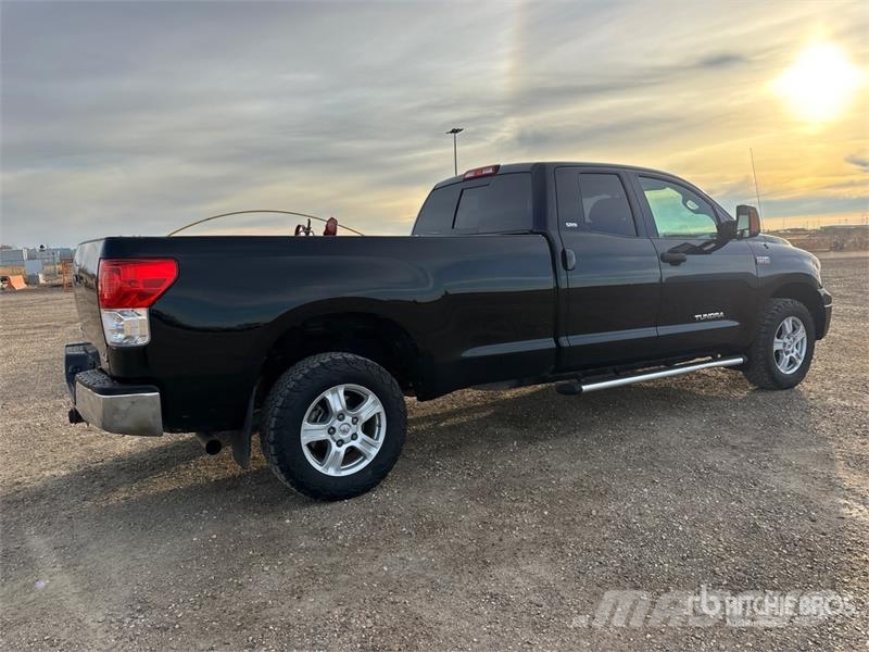 Toyota Tundra SR5 4x4 Crew Cab Pickup Ostalo