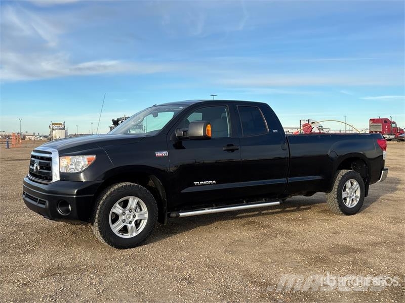 Toyota Tundra SR5 4x4 Crew Cab Pickup Ostalo