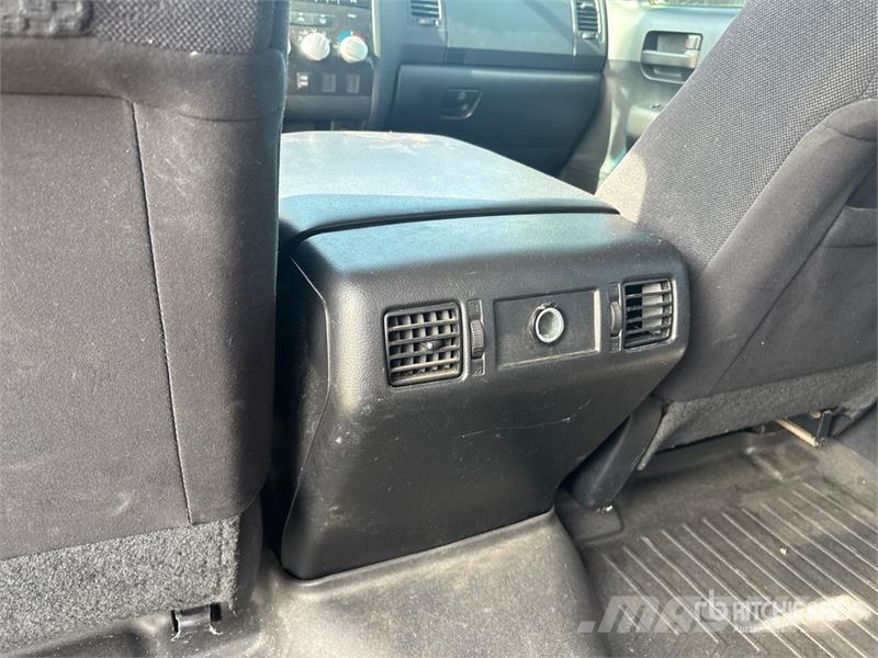 Toyota Tundra SR5 4x4 Crew Cab Pickup Kita