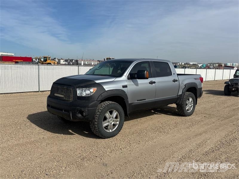 Toyota Tundra SR5 4x4 Crew Cab Pickup Kita