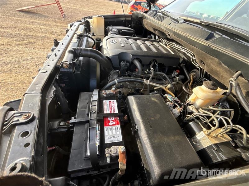 Toyota Tundra SR5 4x4 Crew Cab Pickup Ostalo